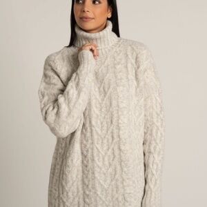 Abercrombie & Fitch Cable Knit Sweater Dress 🤍